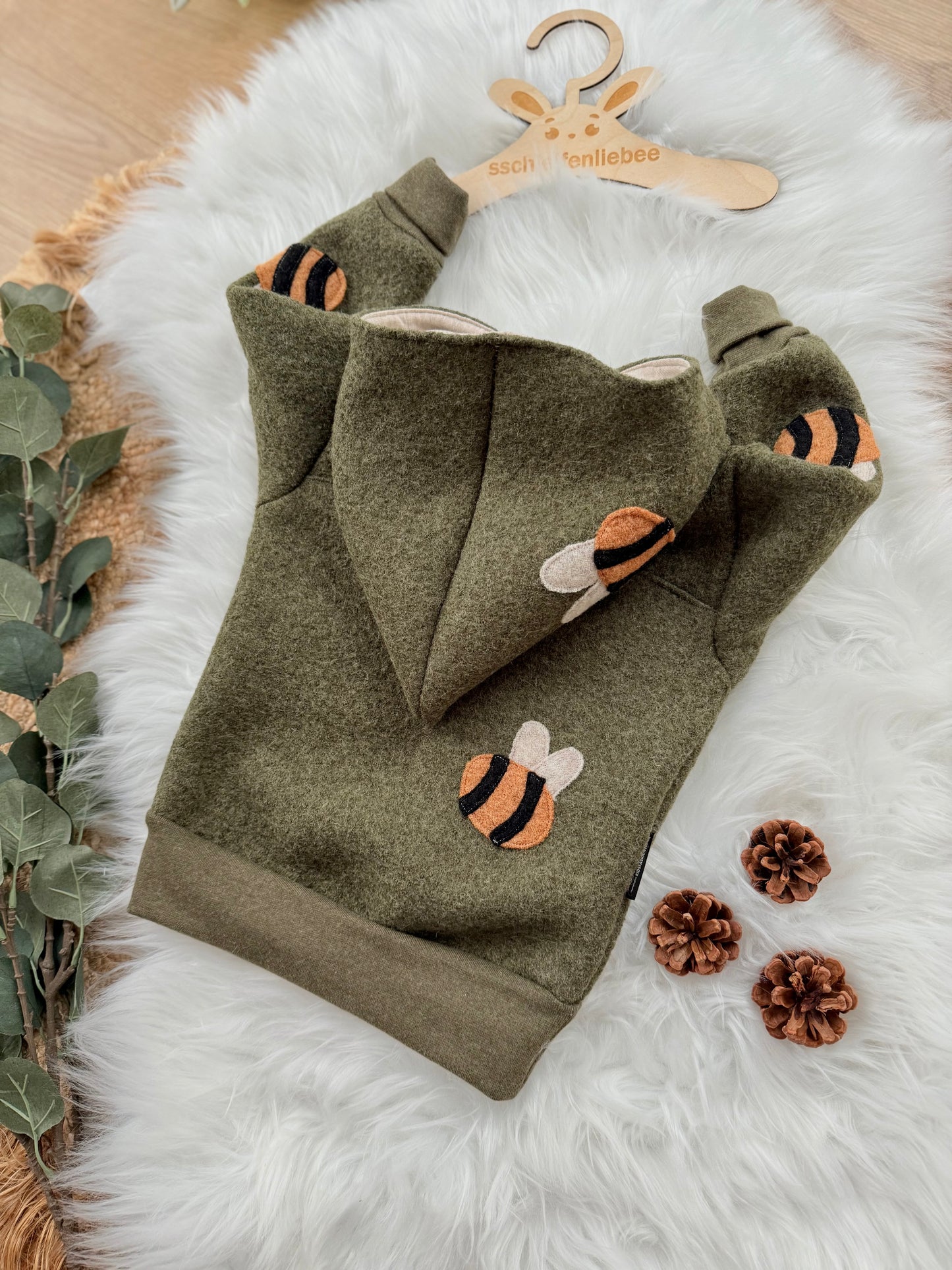 Windbreaker Geschichtenerzähler "Die Bienen und der Fliegenpilz" | Wollwalk | 100% Schurwolle