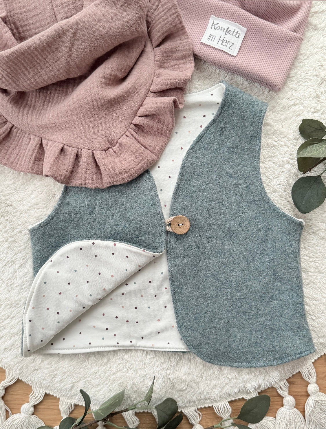 Handmade Weste Kinder | Wollwalk | Walkweste | Pegasus Applikation