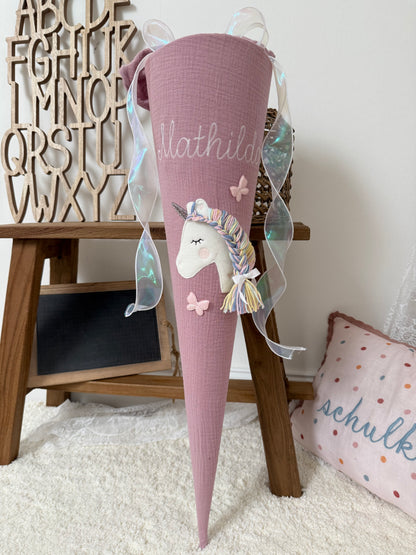 Musselin Schultüte 70 cm Altrosa | Einhorn mit Schmetterlingen, Pastellfarbene Regenbogenmähne - optinal mit Kisseninlett