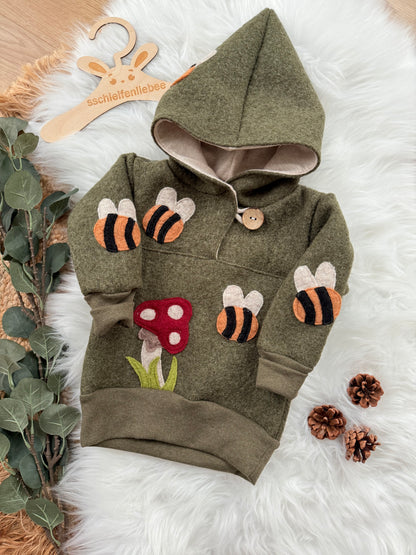 Windbreaker Geschichtenerzähler "Die Bienen und der Fliegenpilz" | Wollwalk | 100% Schurwolle