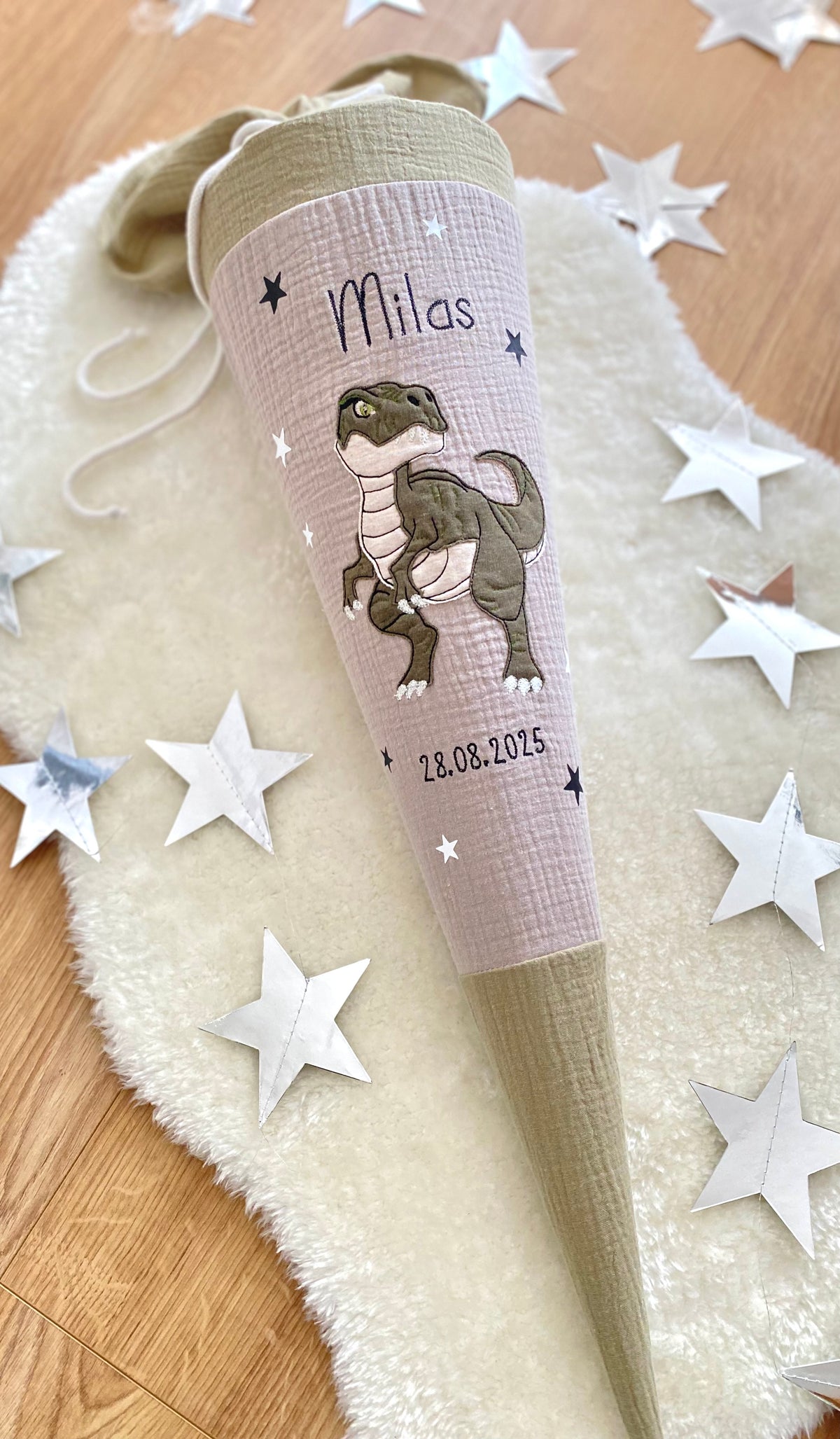 Dein Design Musselin Schultüte 70 cm, T-Rex, Dinosaurier, Dino – personalisiert inkl. Rohling, optional mit Kissen