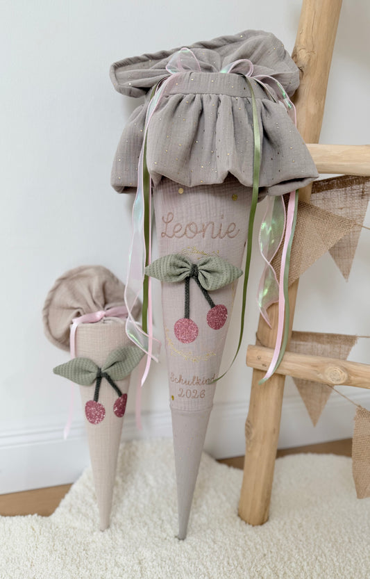 Individuelle Musselin Schultüte für Mädchen 70 cm mit Kirsche, Einschulung mit Kisseninlett