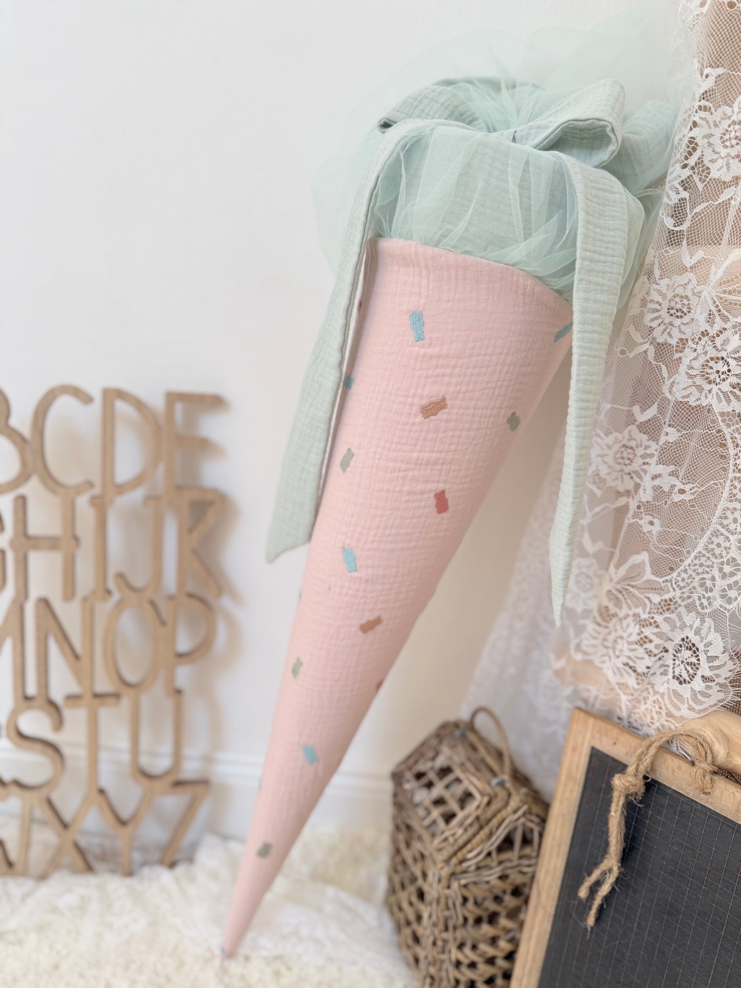 Musselin Schultüte Zucker-Bären mit Rüsche für Mädchen 70cm, inklusive Rohling, optional mit Inlett Kissen | Schultüte aus Stoff