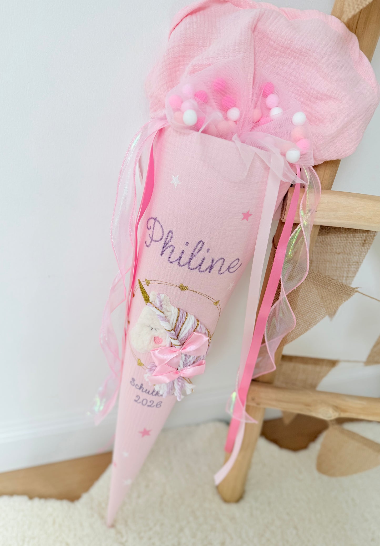 Musselin Schultüte Rosa für Mädchen Wuschelkopf Einhorn  – personalisiert inkl. Rohling & Pompon Tüllschleife optional mit Inlett Kissen | Schultüte aus Stoff