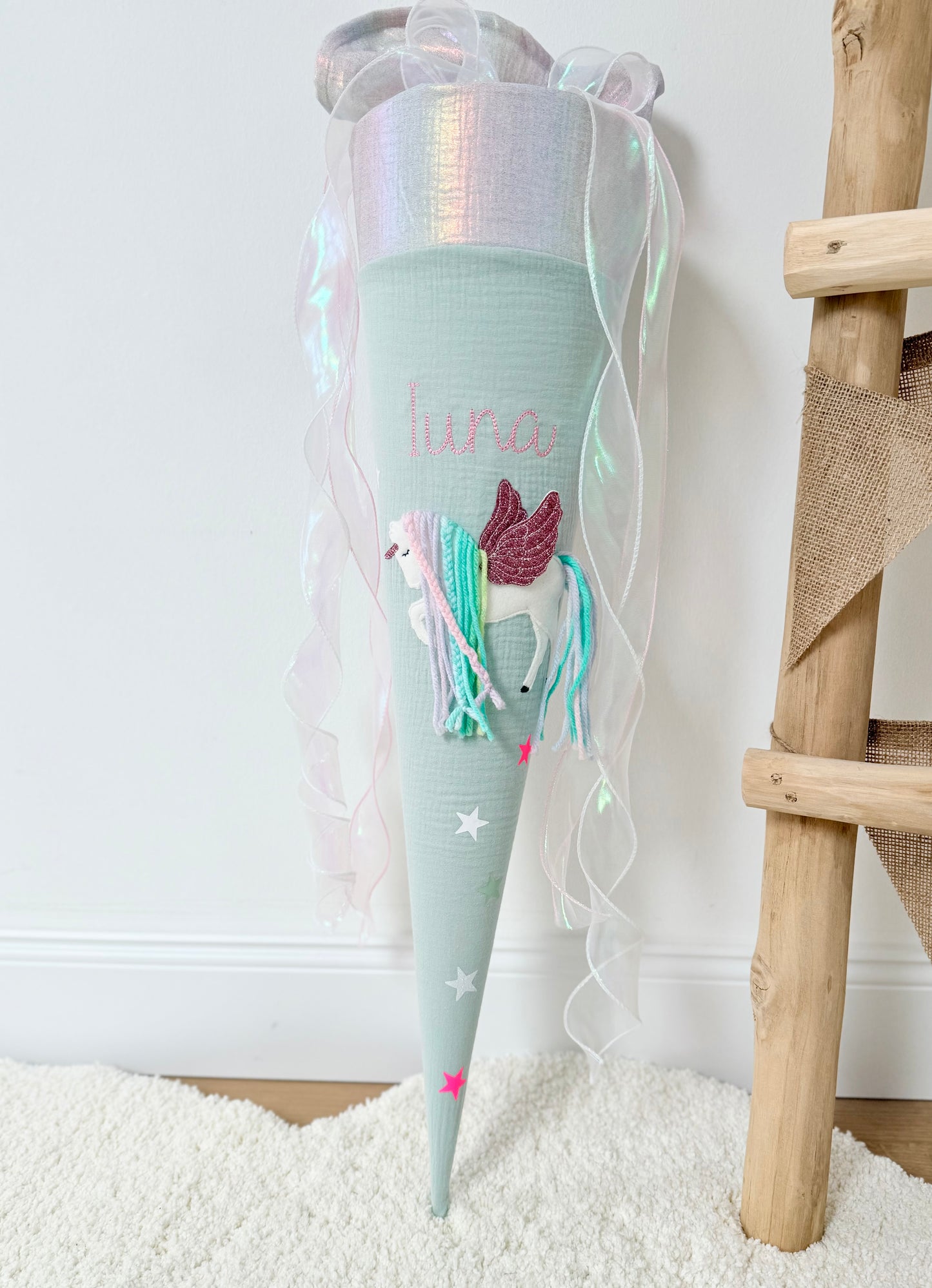 Musselin Schultüte 70 cm | Einhorn mit Flügeln | Pegasus | Regenbogenmähne | Holographisches Schleifenband | Kissen Inlett
