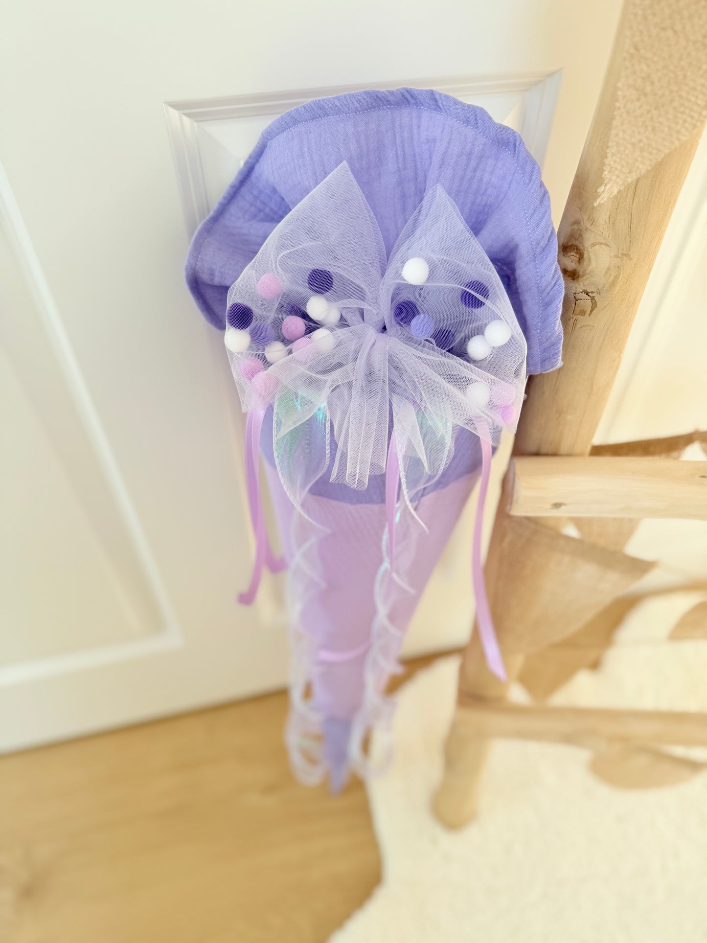 Lila Tüllschleife - Pompon Schleife für Schultüte (70 cm), Kita- & Geschwistertüten (35 cm)