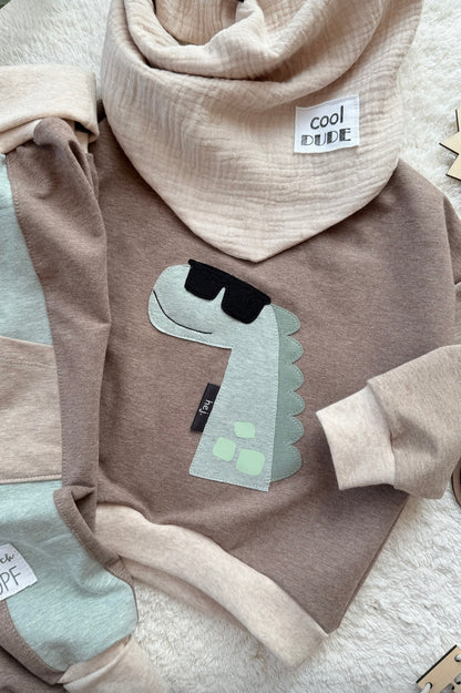 Oversized Kinder Sweater aus Sommersweat mit Dino Applikationen, Pullover für Jungen