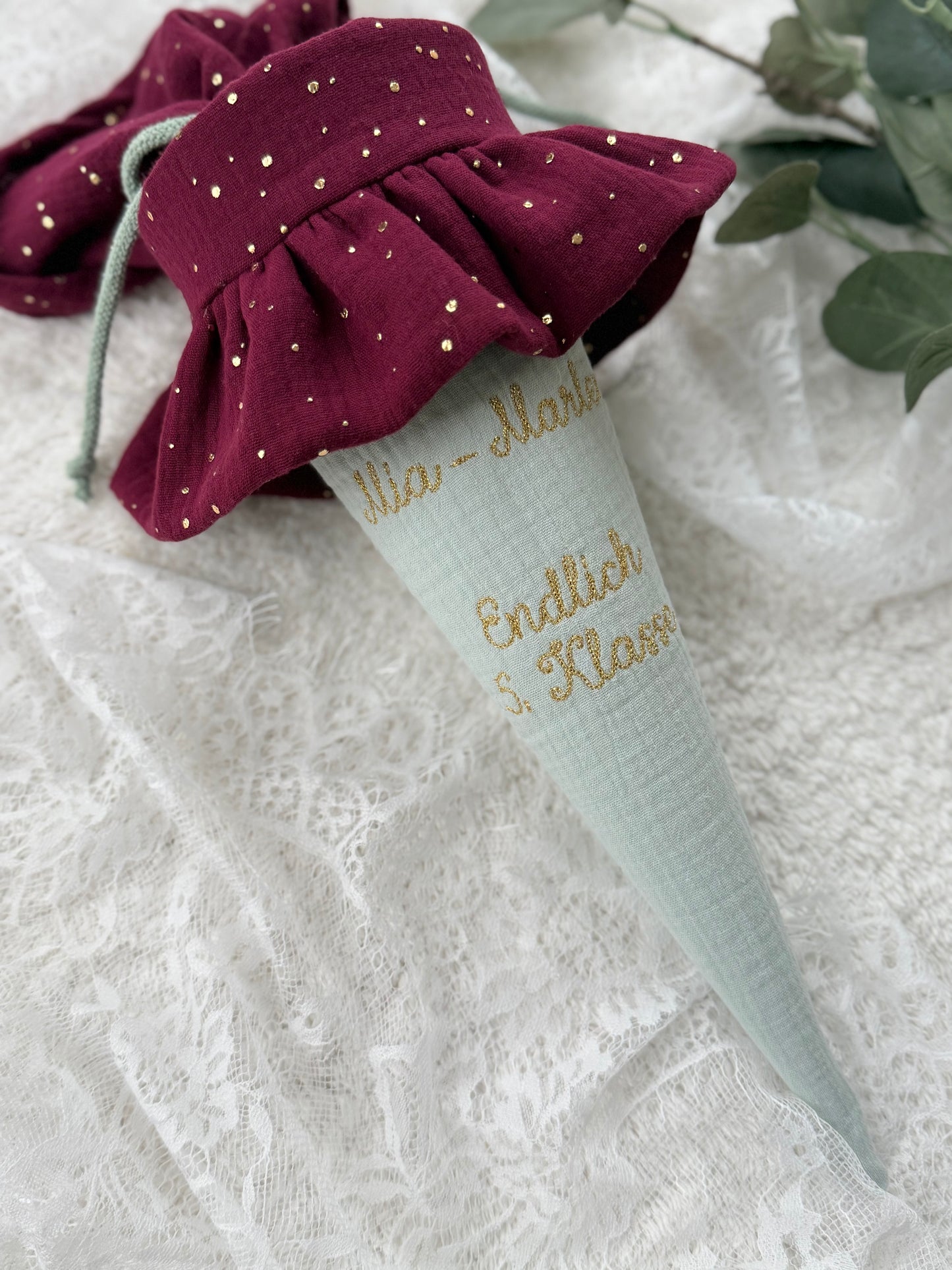 Basic Musselin Schultüte mit Rüsche und goldenen Punkten 70 cm, viele Farben, personalisierbar, Kisseninlett optional