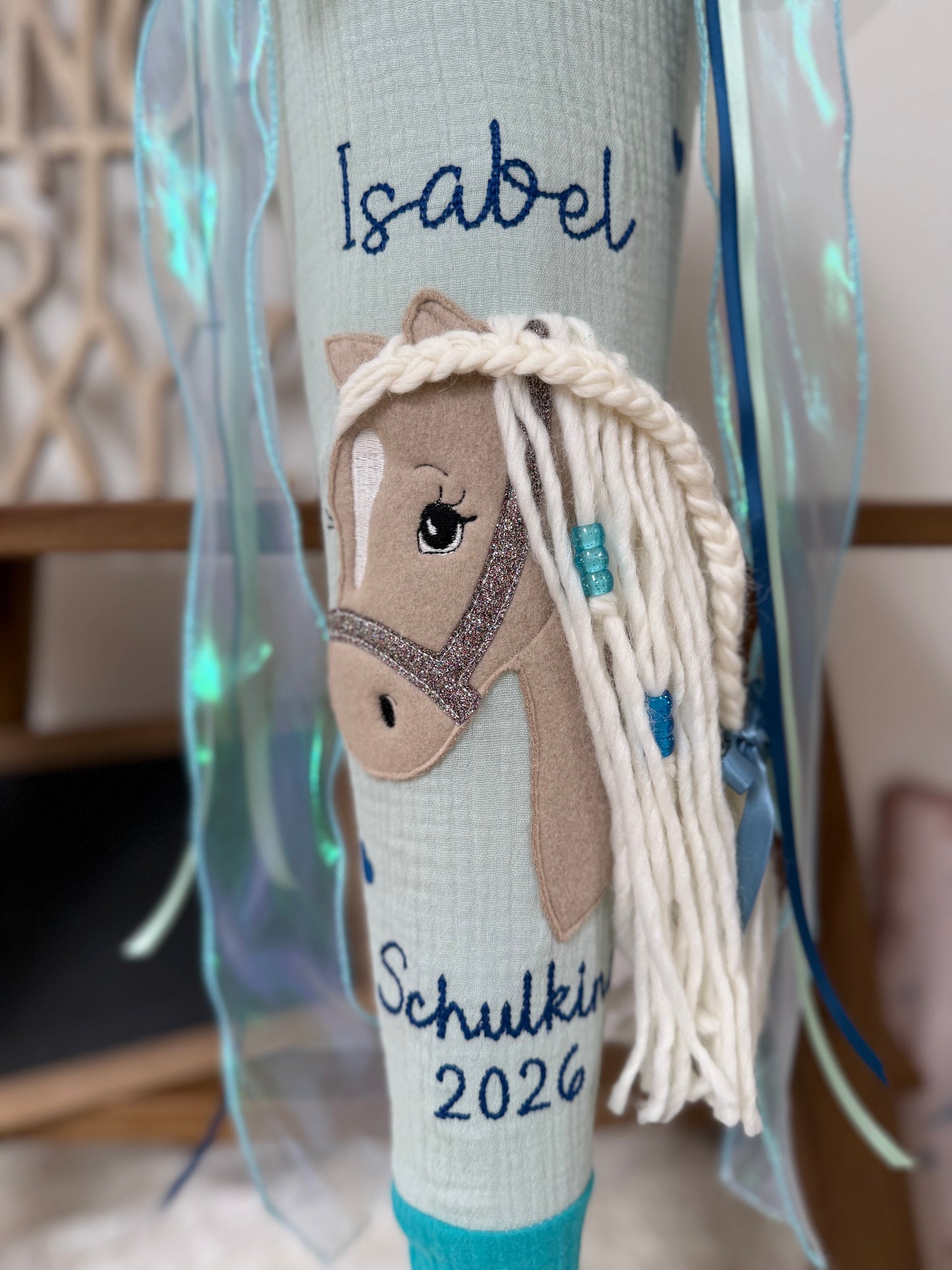 Musselin Schultüte 70 cm Türkis für Mädchen mit Pferd | Haflinger – personalisiert inkl. Rohling optional mit Inlett Kissen, Pompon-Tüllschleife | Schultüte aus Stoff