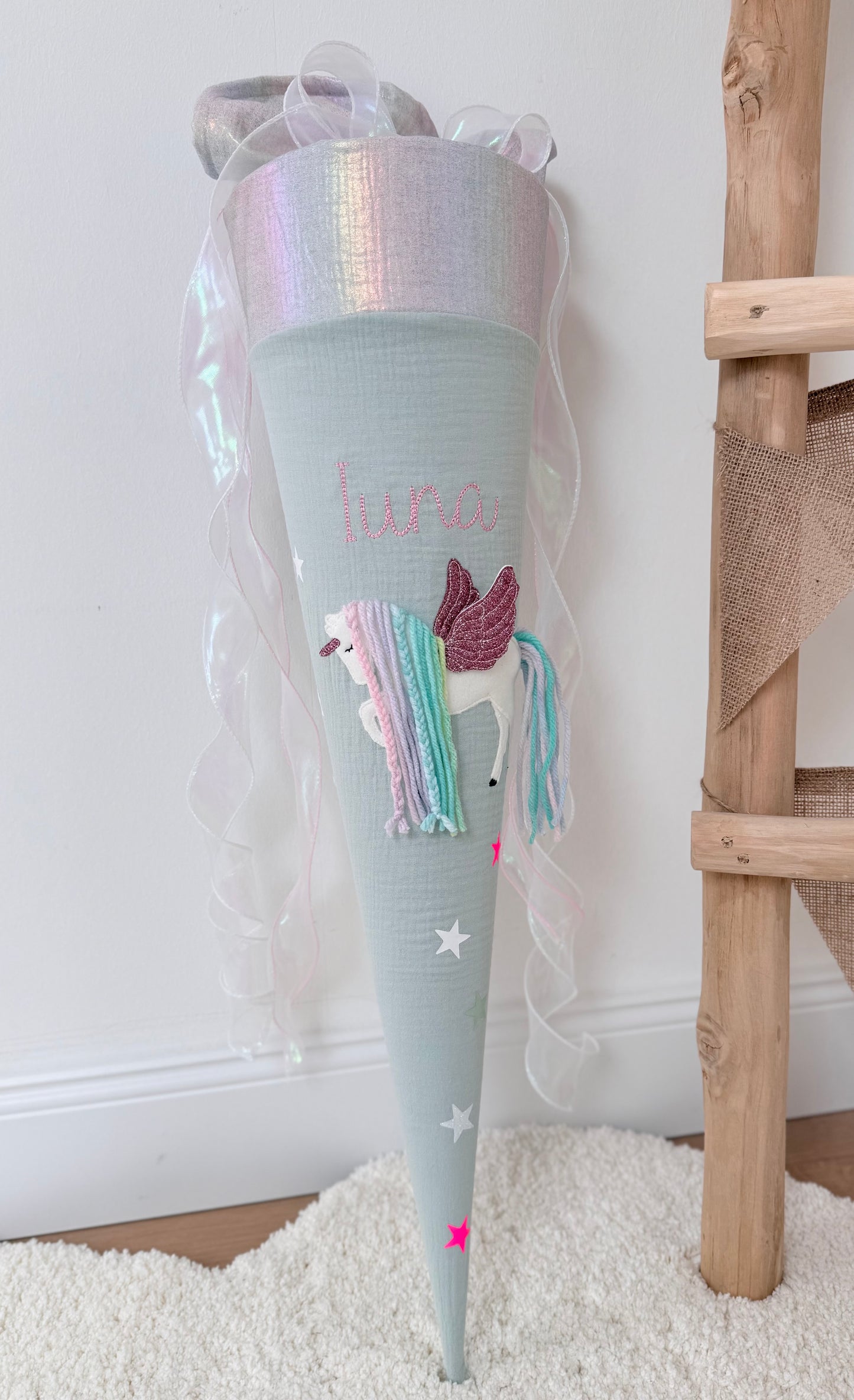 Musselin Schultüte 70 cm | Einhorn mit Flügeln | Pegasus | Regenbogenmähne | Holographisches Schleifenband | Kissen Inlett