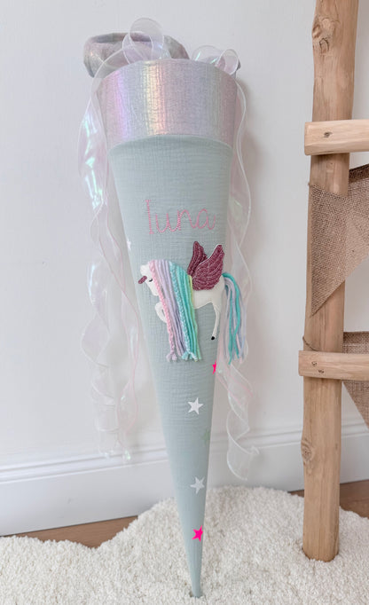 Musselin Schultüte 70 cm | Einhorn mit Flügeln | Pegasus | Regenbogenmähne | Holographisches Schleifenband | Kissen Inlett