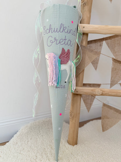 Musselin Schultüte 70 cm Großschrift „Schulkind“ Personalisiert | Einhorn mit Flügeln | Pegasus | Regenbogenmähne | Holographisches Schleifenband | Kisseninlett