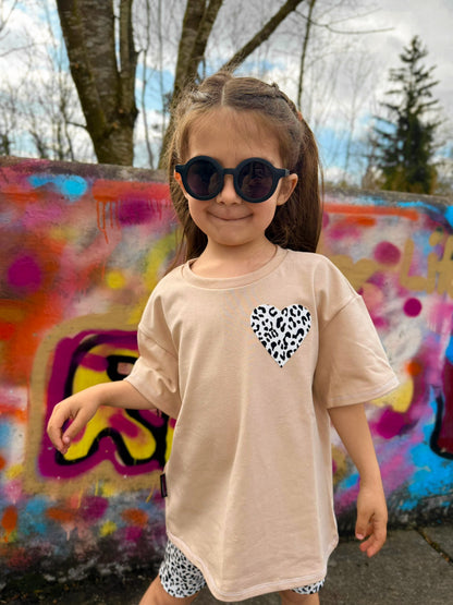 Oversized Shirt Leo Herz Spruch „Ciao Kakao“ – Loose Fit Mädchen T-Shirt