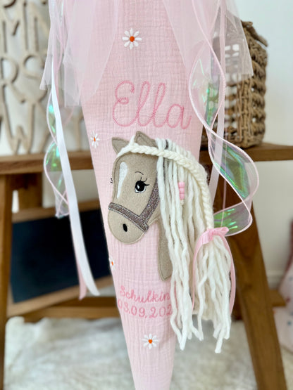 Musselin Schultüte 70 cm Babyrosa  für Mädchen mit Pferd & Gänseblümchen | Haflinger – personalisiert inkl. Rohling optional mit Inlett Kissen, Pompon-Tüllschleife | Schultüte aus Stoff