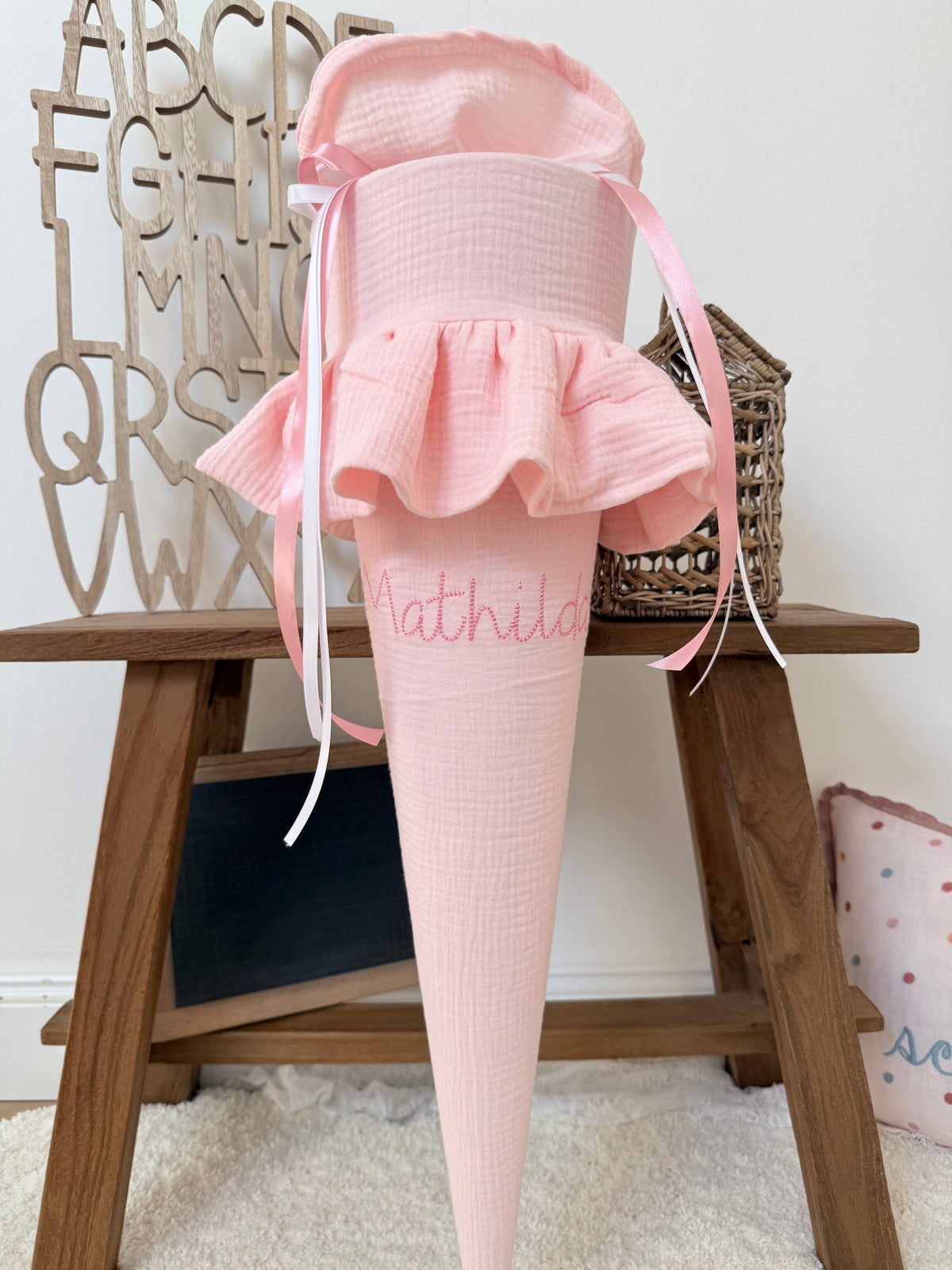 Basic Musselin Schultüte mit Rüsche 70 cm, individuelle Farbwahl– personalisierbar, optional mit Kissen