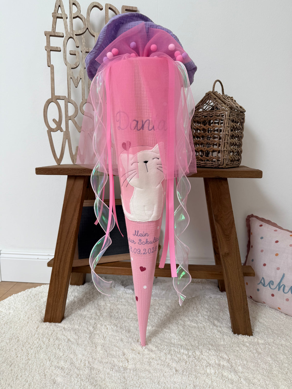 Musselin Schultüte 70 cm Rosa, Lila, Weiße Katze zur Einschulung für Mädchen, optional mit Pompon-Tüllschleife und Kissen
