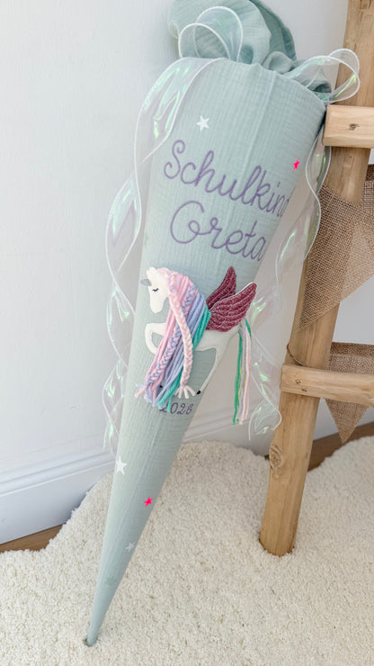 Musselin Schultüte 70 cm Großschrift „Schulkind“ Personalisiert | Einhorn mit Flügeln | Pegasus | Regenbogenmähne | Holographisches Schleifenband | Kisseninlett