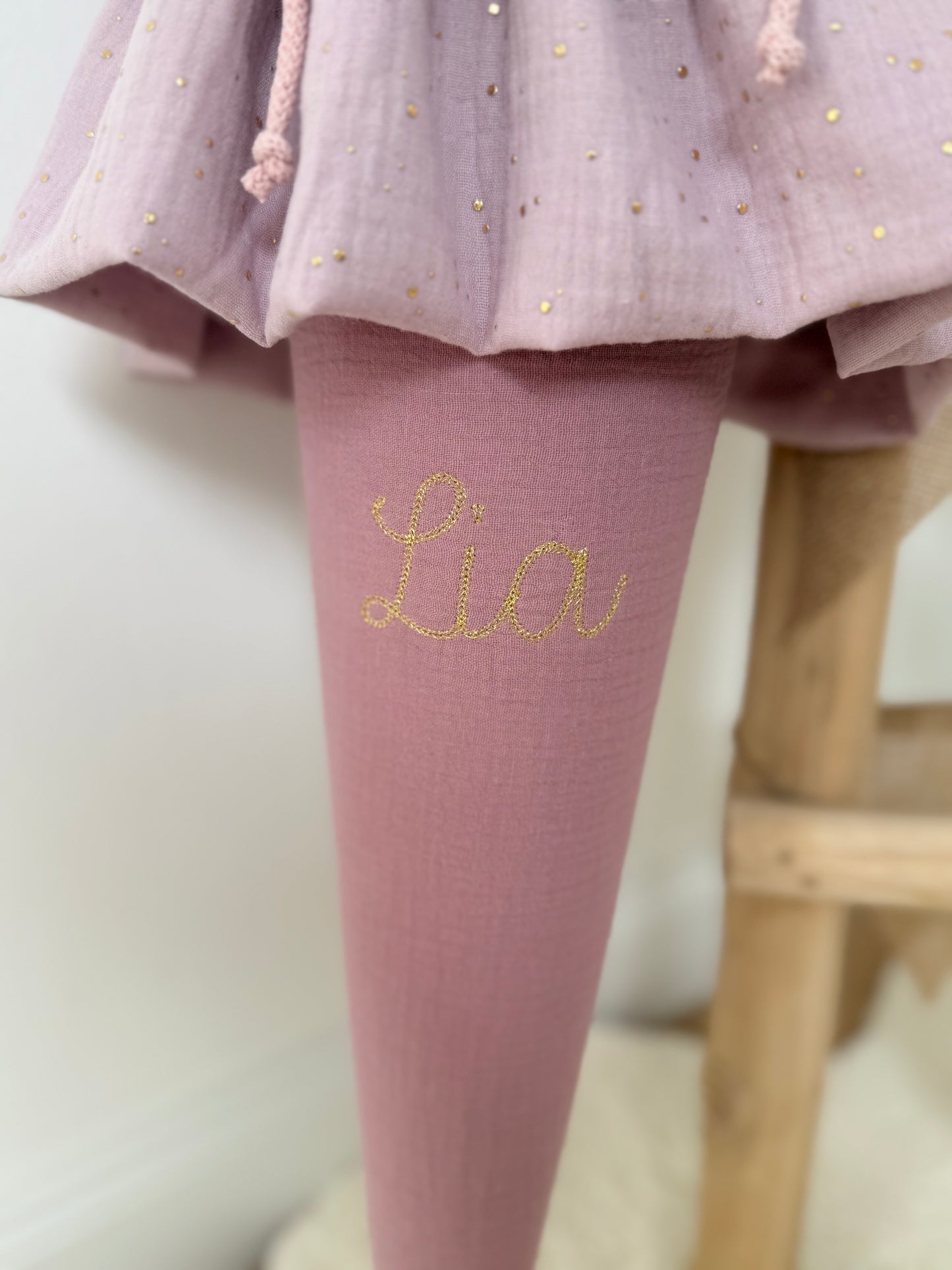 Basic Musselin Schultüte mit Rüsche und goldenen Punkten 70 cm, viele Farben, personalisierbar, Kisseninlett optional