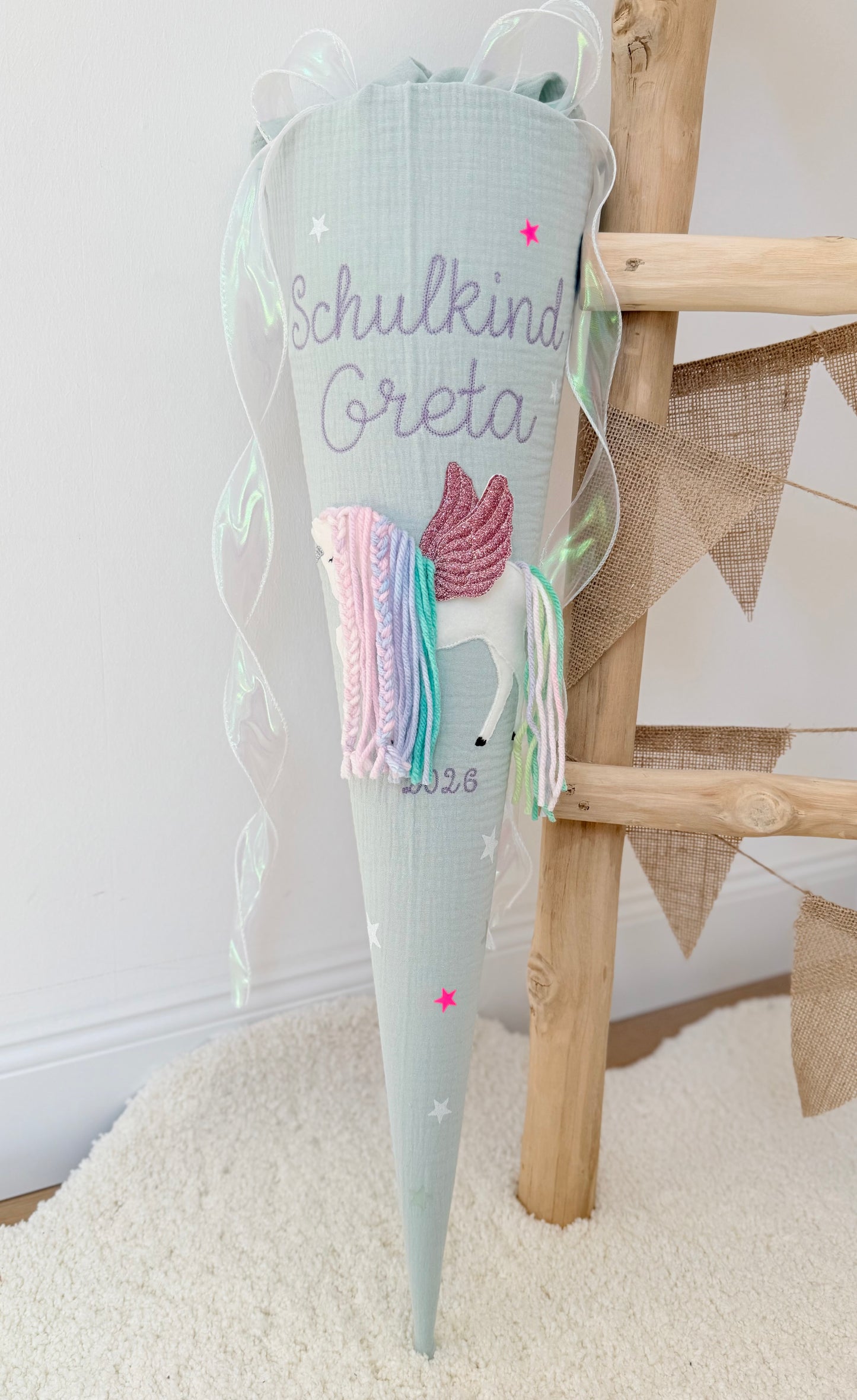 Musselin Schultüte 70 cm Großschrift „Schulkind“ Personalisiert | Einhorn mit Flügeln | Pegasus | Regenbogenmähne | Holographisches Schleifenband | Kisseninlett