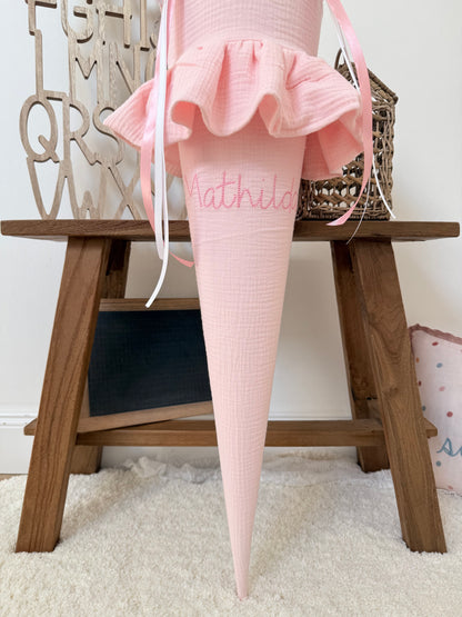 Basic Musselin Schultüte mit Rüsche 70 cm, individuelle Farbwahl– personalisierbar, optional mit Kissen