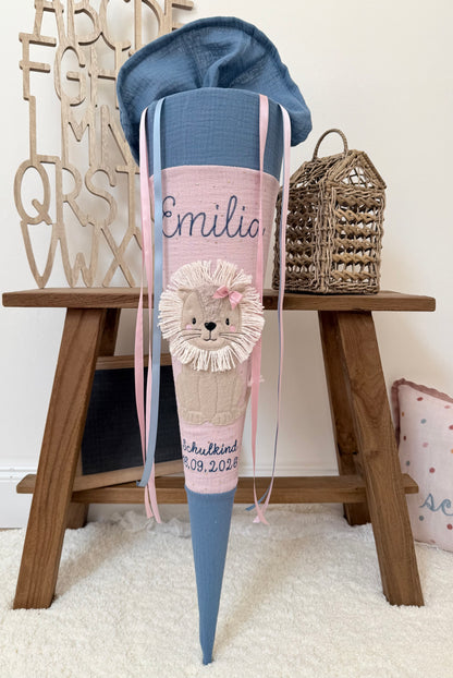 Dein Design Musselin Schultüte Löwin 70 cm, personalisiert- optional mit Kissen