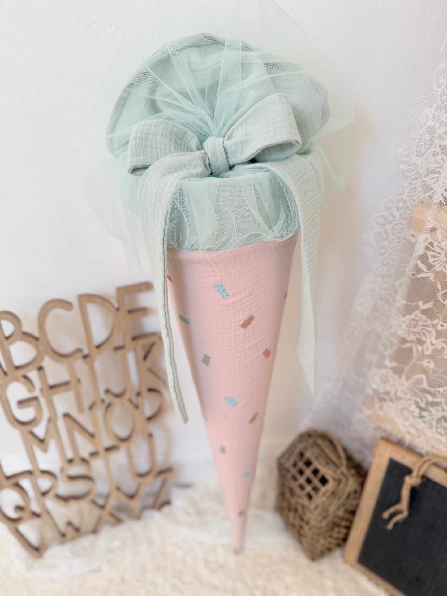 Musselin Schultüte Zucker-Bären mit Rüsche für Mädchen 70cm, inklusive Rohling, optional mit Inlett Kissen | Schultüte aus Stoff
