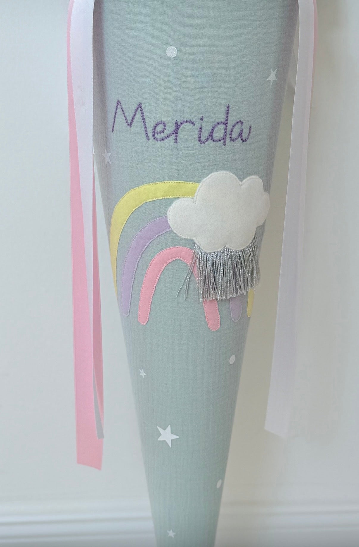 Musselin Schultüte für Mädchen mit Regebogen Wolke silberner Regen, Tüllschleife | personalisiert inkl. Rohling optional mit Inlett Kissen | Schultüte aus Stoff