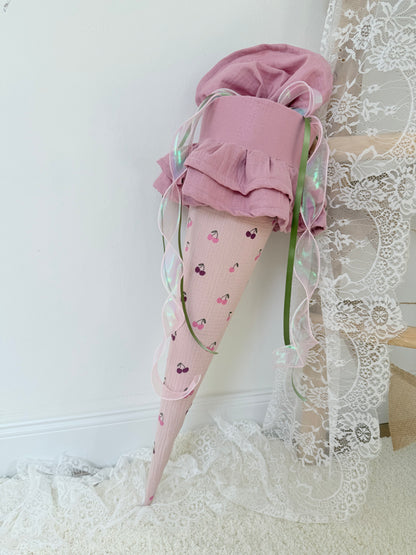 Musselin Schultüte Kirsche mit Rüsche für Mädchen 70cm, inklusive Rohling, optional mit Inlett Kissen | Schultüte aus Stoff
