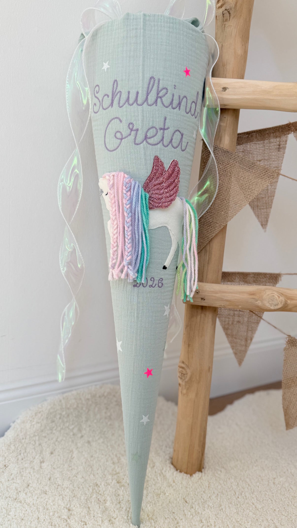 Musselin Schultüte 70 cm Großschrift „Schulkind“ Personalisiert | Einhorn mit Flügeln | Pegasus | Regenbogenmähne | Holographisches Schleifenband | Kisseninlett