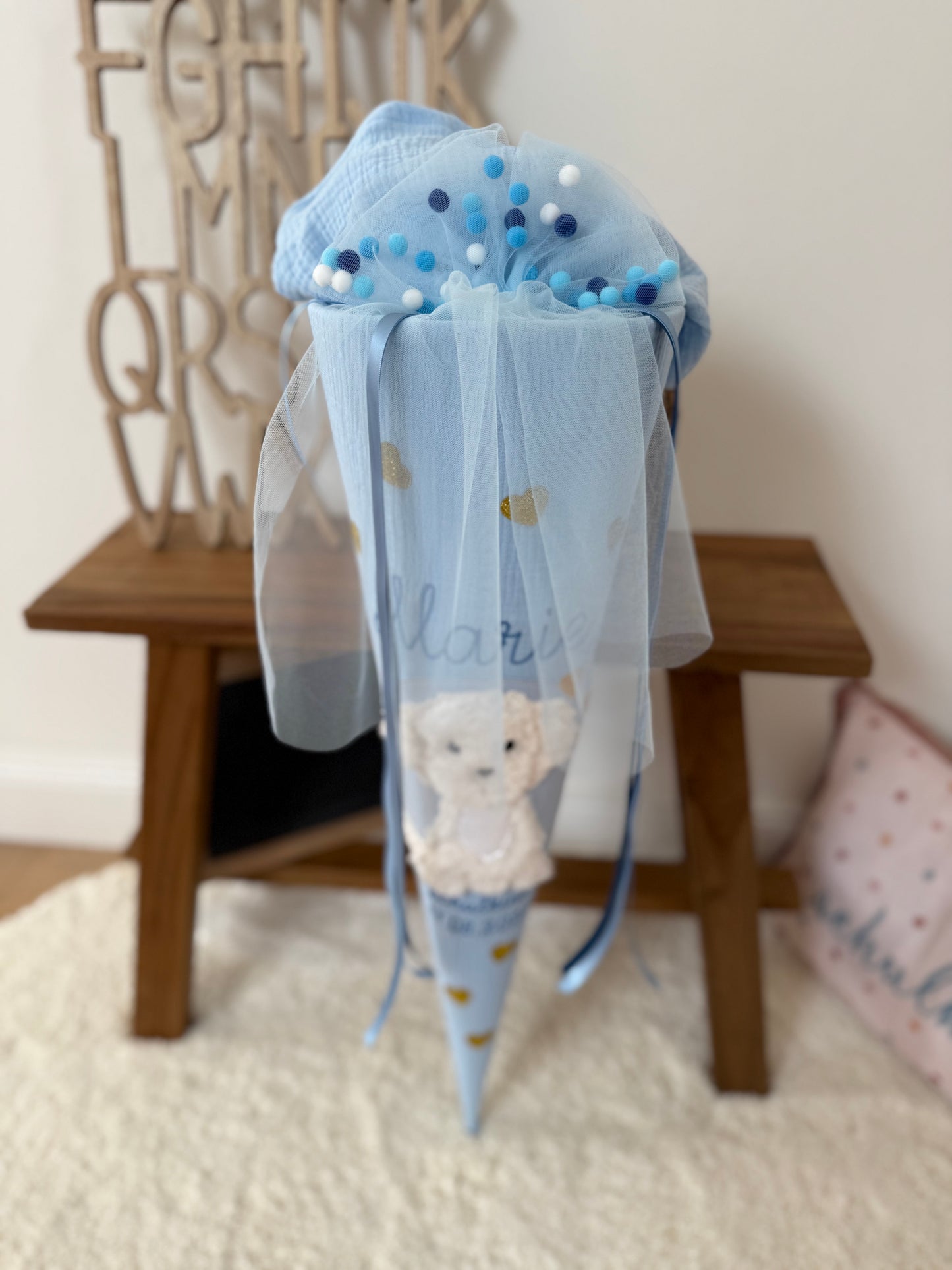 Musselin Schultüte 70 cm Blau für Mädchen mit Pompon-Tüllschleife, weißer Hund, Welpe zur Einschulung - optional mit Kisseninlett