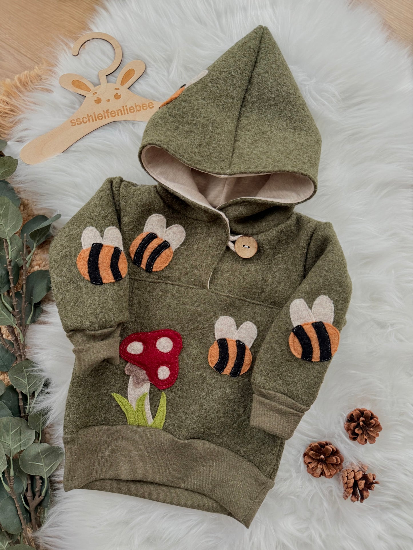 Windbreaker Geschichtenerzähler "Die Bienen und der Fliegenpilz" | Wollwalk | 100% Schurwolle