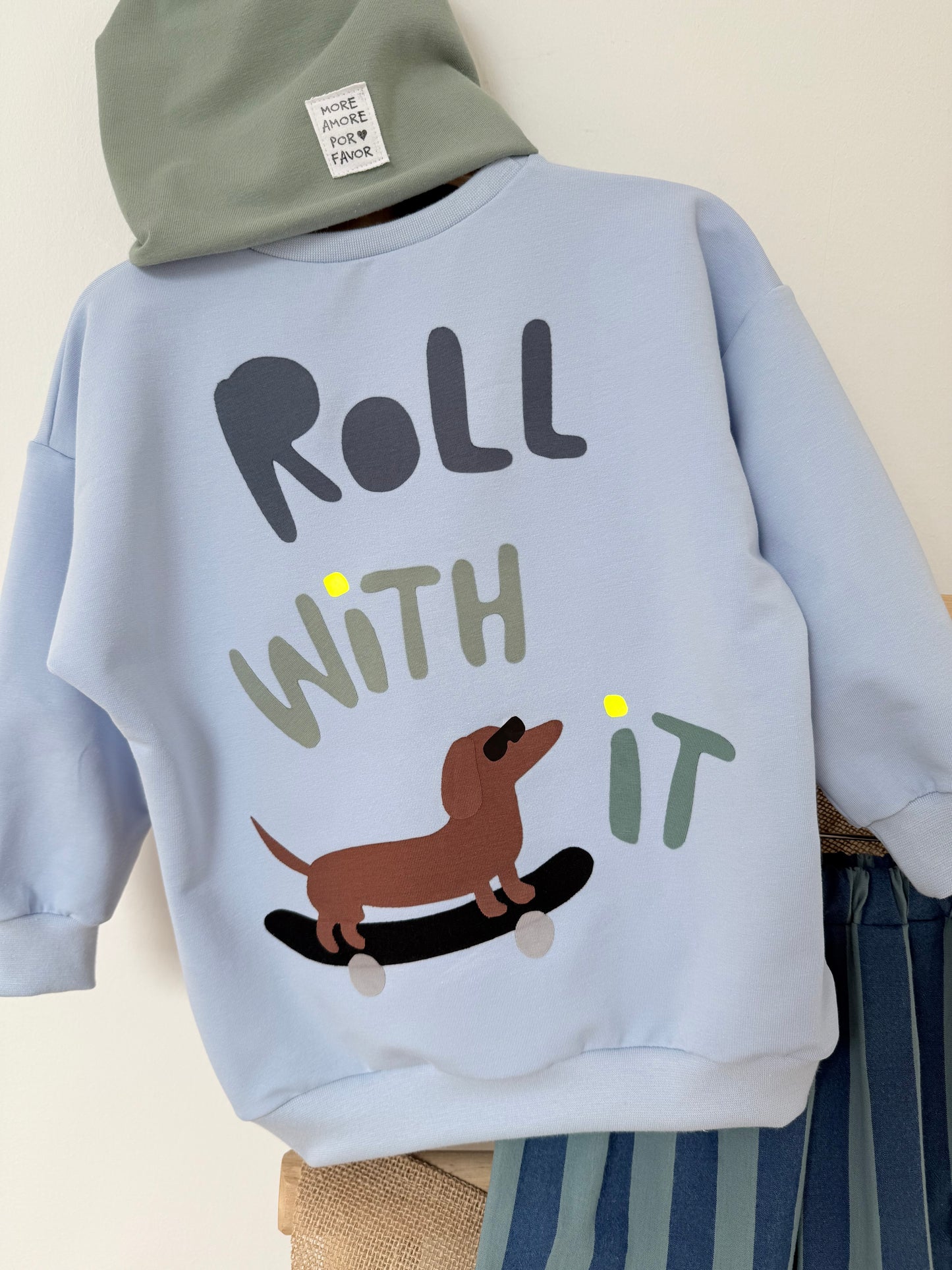 Oversized Kinder Sweater mit Handmade Applikation Dackel „Roll with it“ Pullover für Jungen