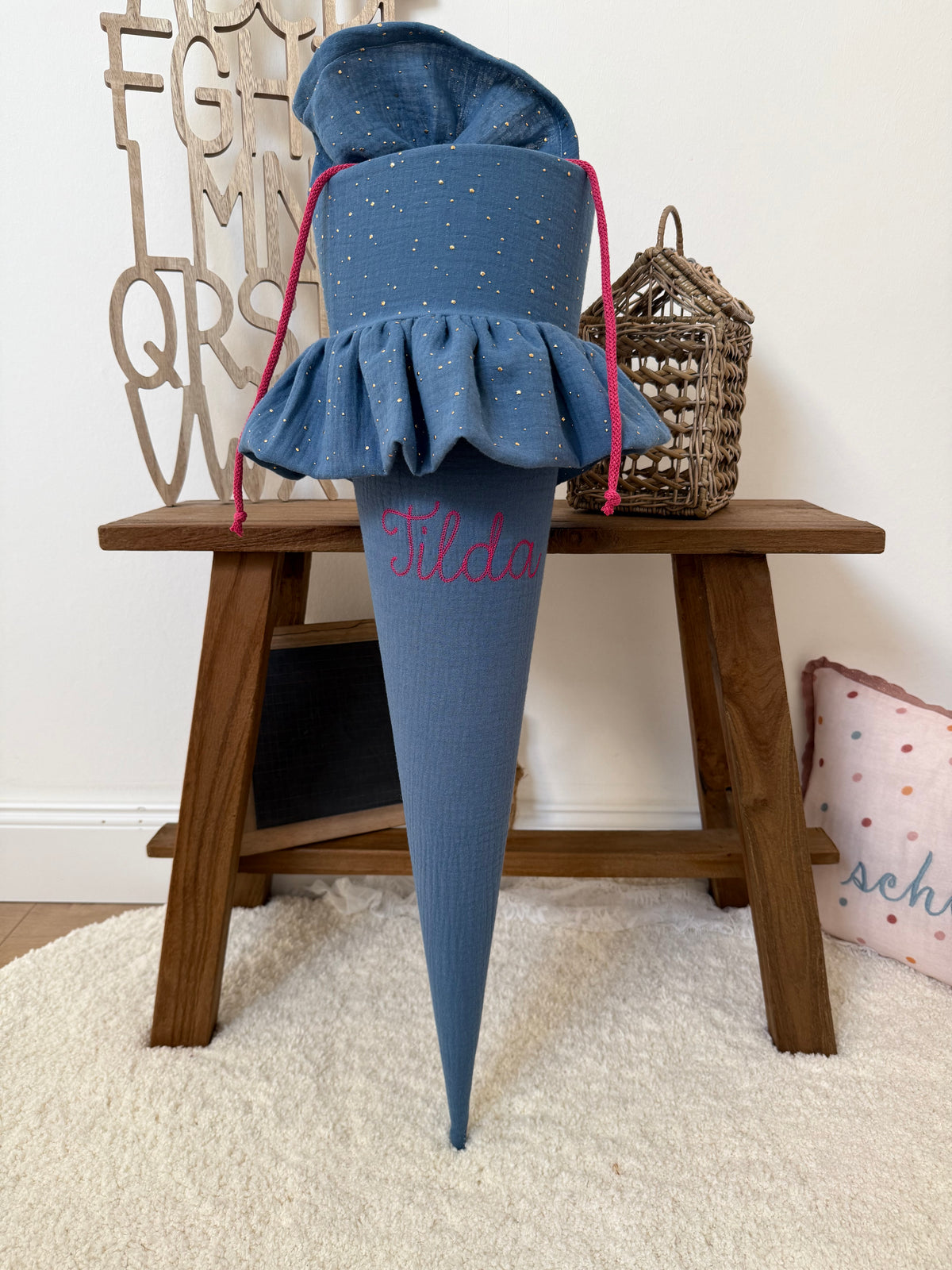 Basic Musselin Schultüte mit Rüsche und goldenen Punkten 70 cm, viele Farben, personalisierbar, Kisseninlett optional