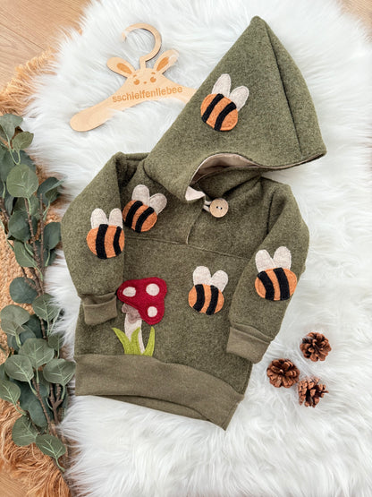 Windbreaker Geschichtenerzähler "Die Bienen und der Fliegenpilz" | Wollwalk | 100% Schurwolle