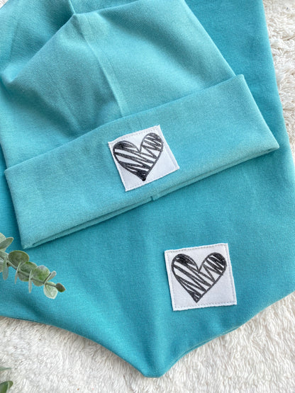 Dein Design | Hipster Beanie | Used-Look Label Herz | Dreieckloop | Uni Farben