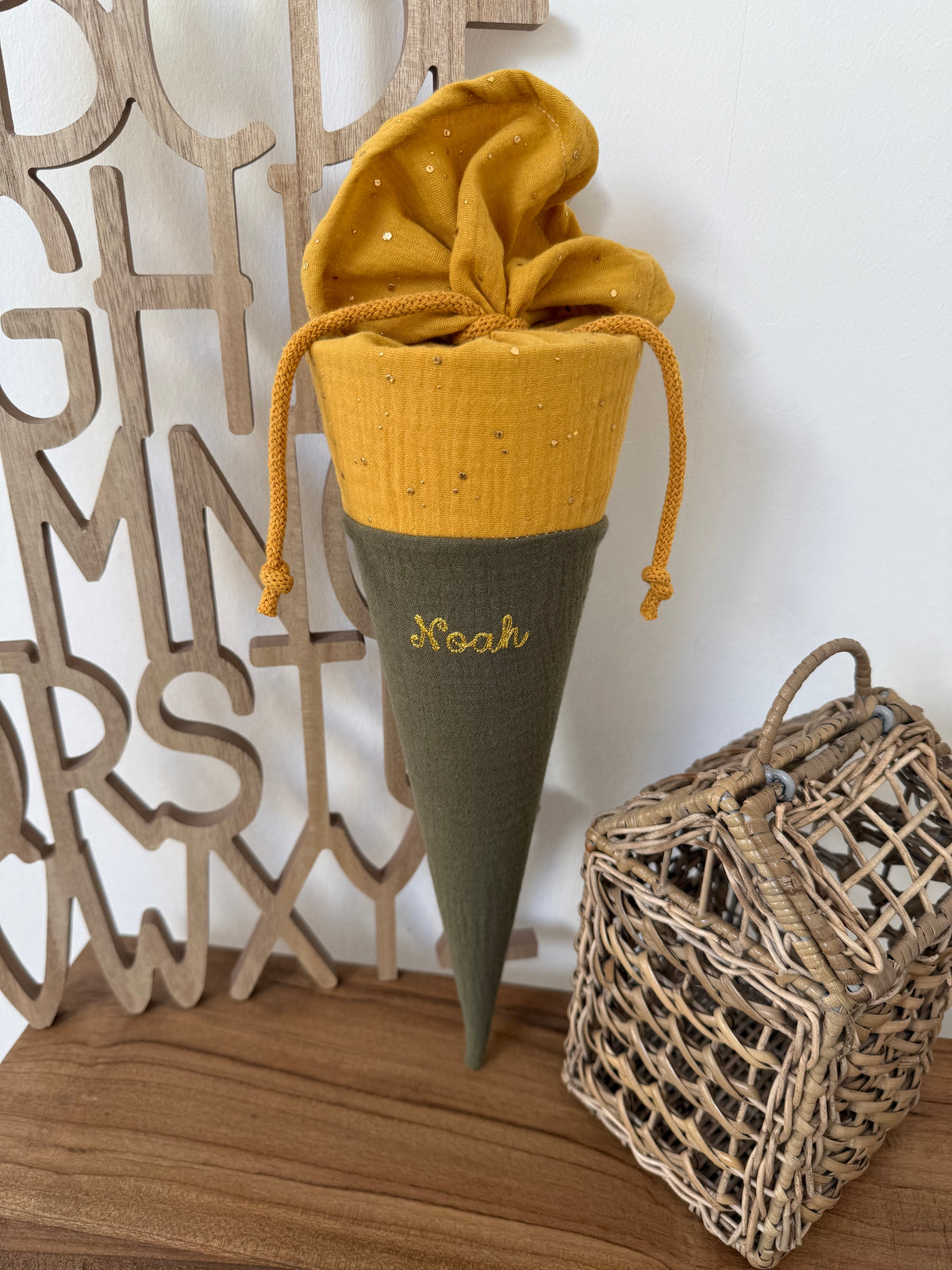 ✨ BESTSELLER ✨ Kleine Musselin Stoffschultüte 35 cm – Kita- & Geschwistertüte, individuelle Farbwahl, personalisierbar, goldene Punkte für Jungen und Mädchen