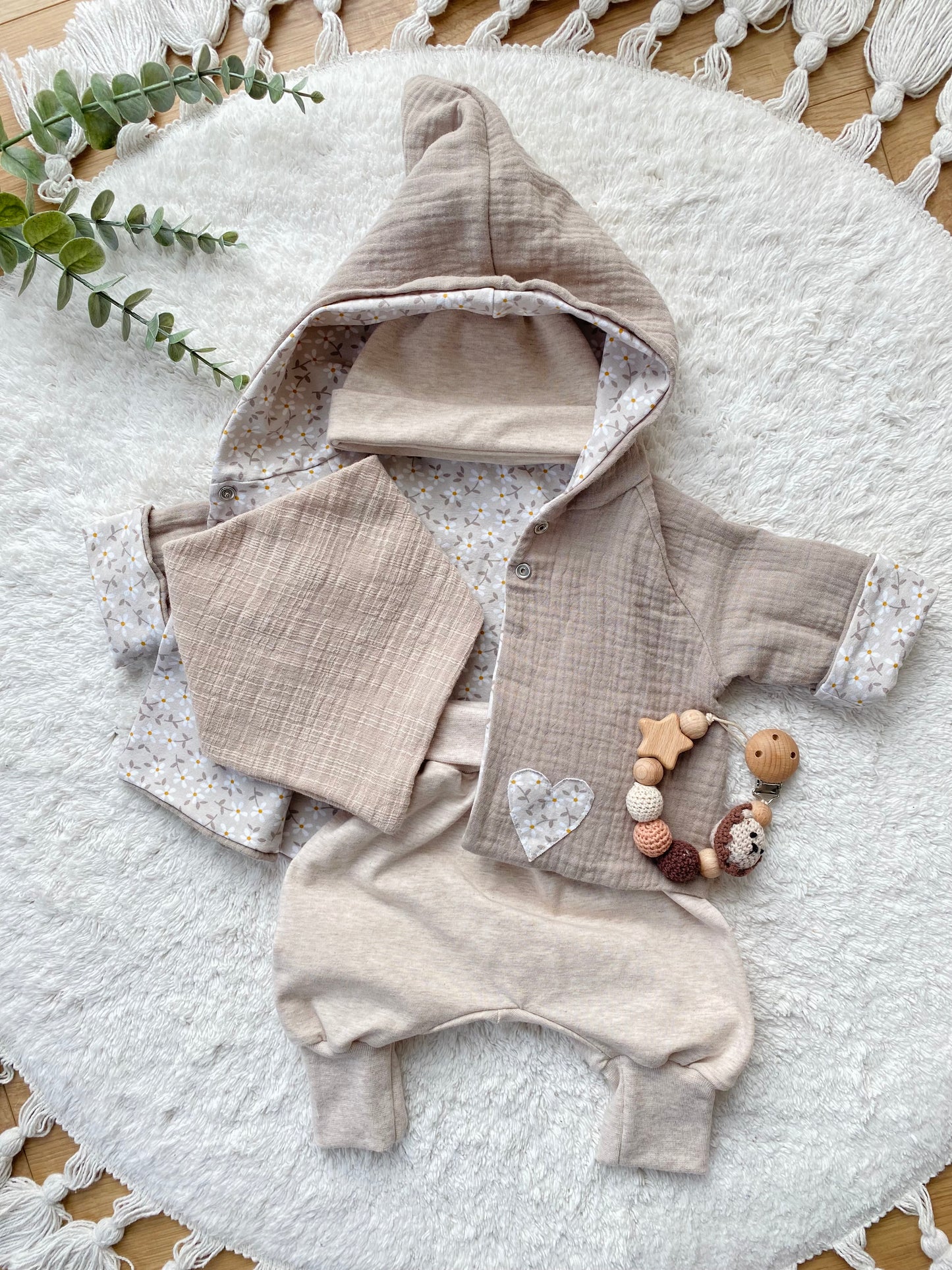 Top Deal! | Komplettes Outfit | Musselinjacke | Knotenmütze | Halstuch | Hose