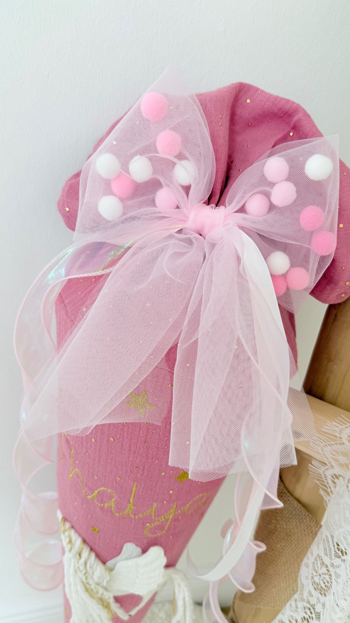 Pompon-Tüllschleife, Rosa mit Holoband, Schleife passend für Schultüten ab 70 cm, Kita- & Geschwistertüten ab 35 cm