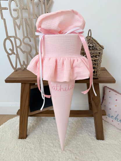 Basic Musselin Schultüte mit Rüsche 70 cm, individuelle Farbwahl– personalisierbar, optional mit Kissen