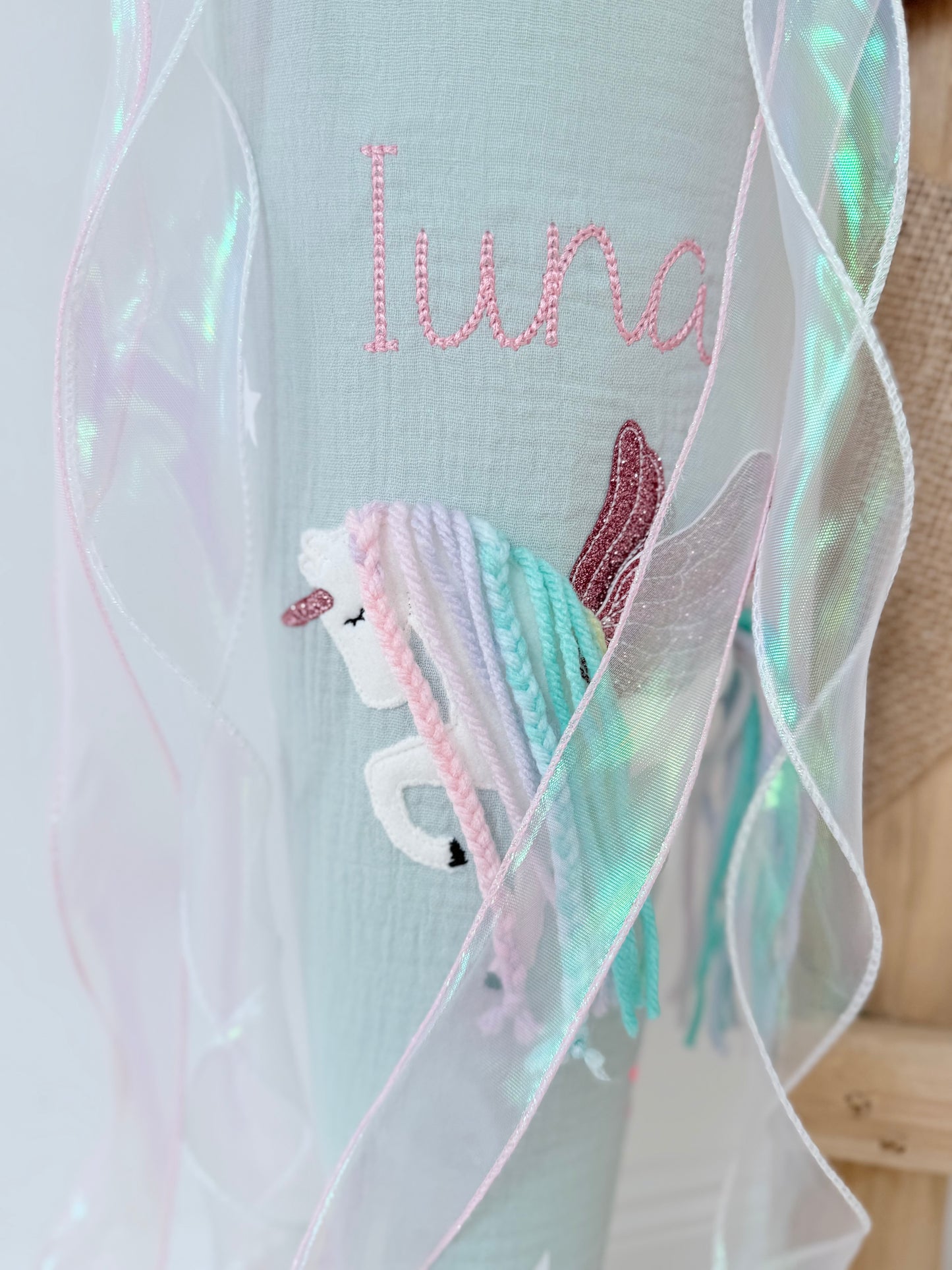 Musselin Schultüte 70 cm | Einhorn mit Flügeln | Pegasus | Regenbogenmähne | Holographisches Schleifenband | Kissen Inlett