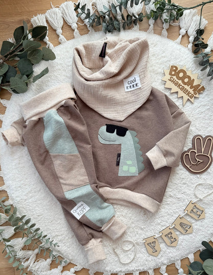 Oversized Kinder Sweater aus Sommersweat mit Dino Applikationen, Pullover für Jungen