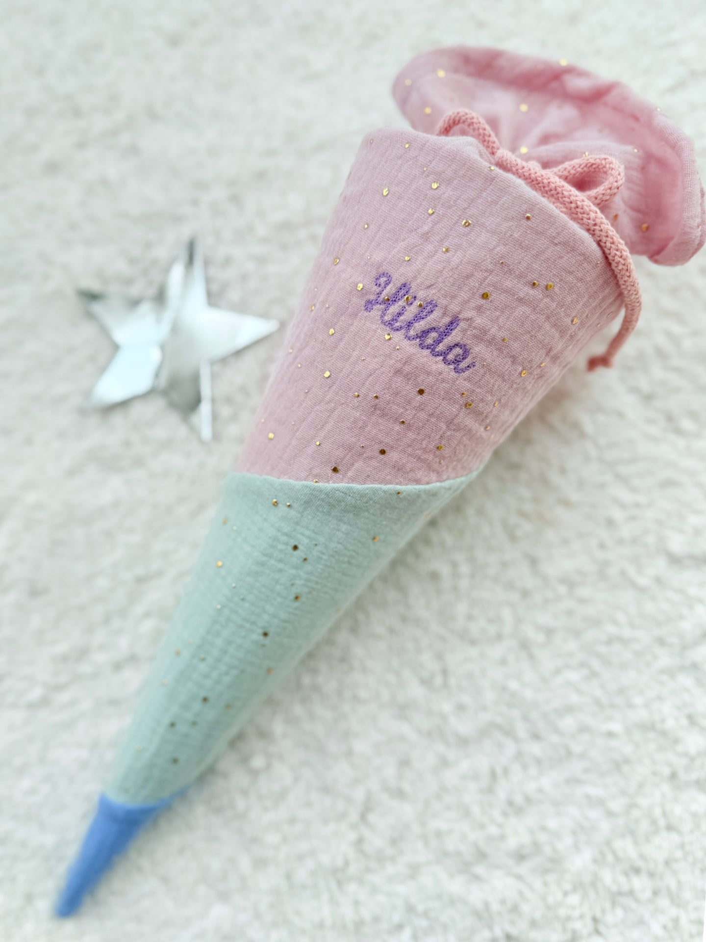 Musselin Kita- & Geschwistertüte 35 cm, Bonbon Design mit goldenen Punkten, optional mit Inlettkissen