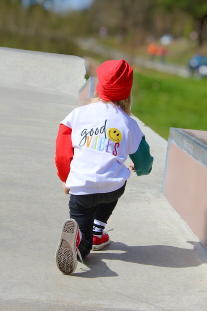 Oversized Kinder Sweater aus Sommersweat mit Smiley Good Vibes Applikationen, Pullover für Jungen