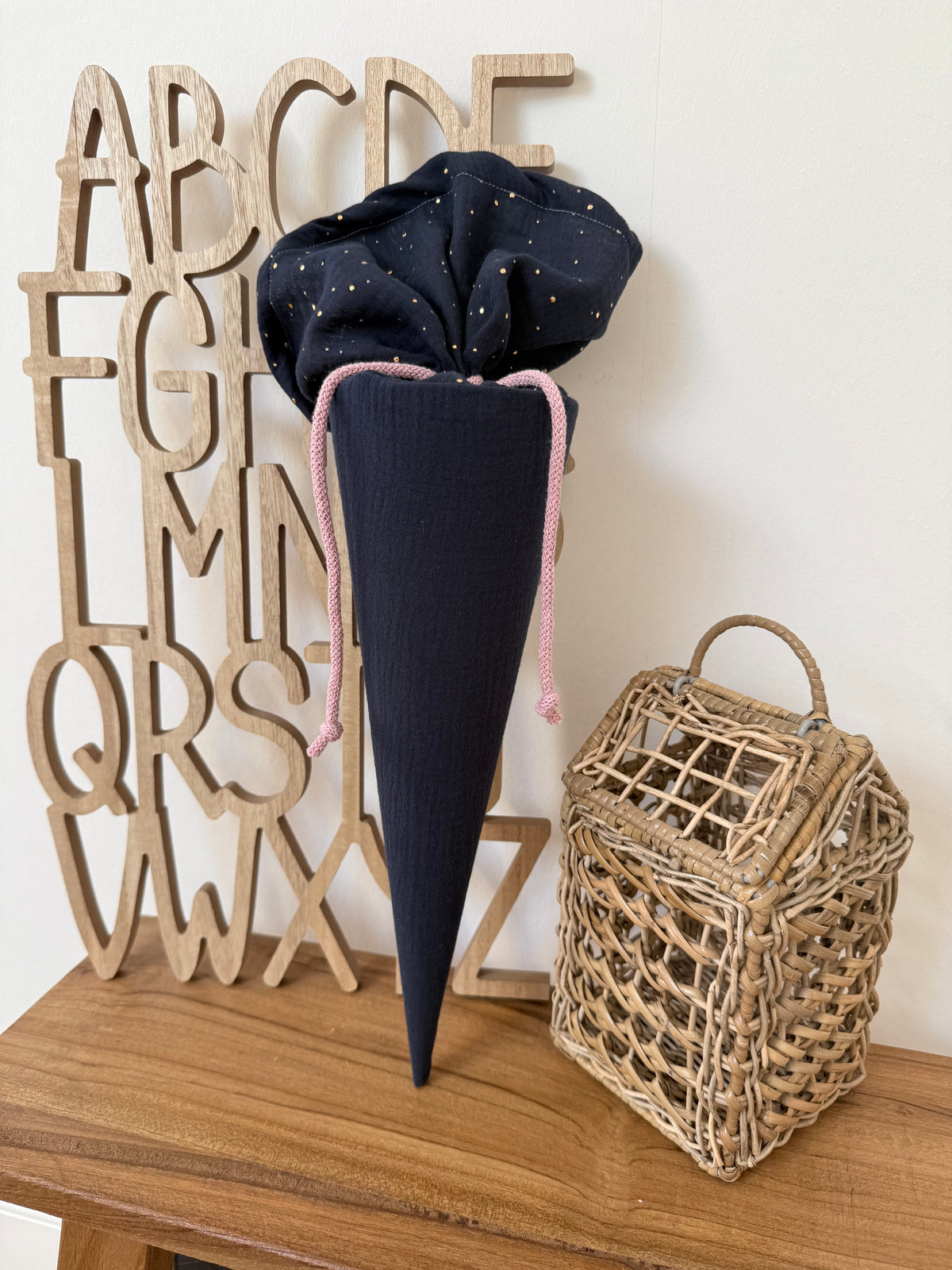 Kleine Musselin Stoffschultüte 35 cm – Kita- & Geschwistertüte, individuelle Farbwahl, personalisierbar, goldene Punkte für Jungen und Mädchen