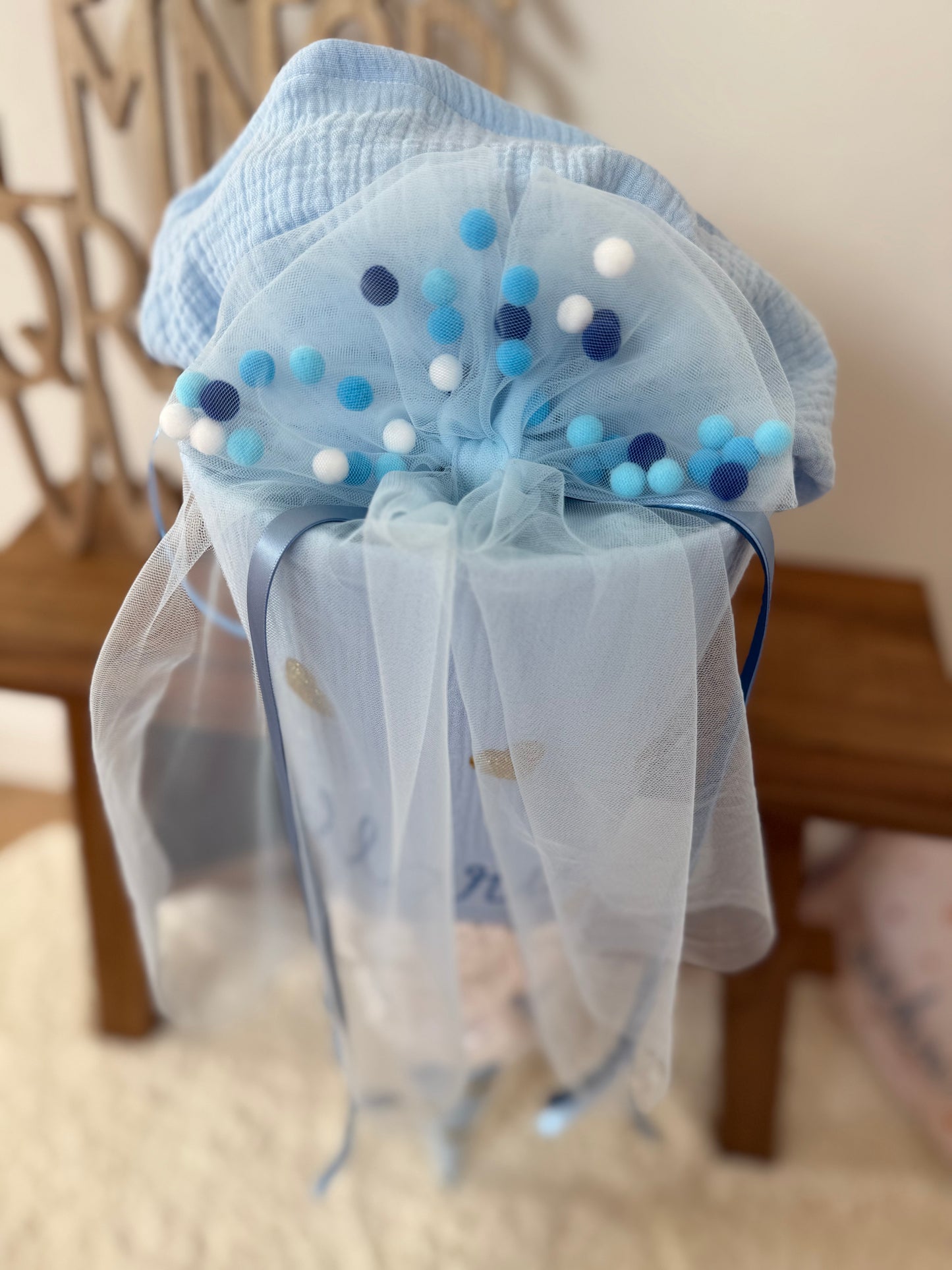 Musselin Schultüte 70 cm Blau für Mädchen mit Pompon-Tüllschleife, weißer Hund, Welpe zur Einschulung - optional mit Kisseninlett