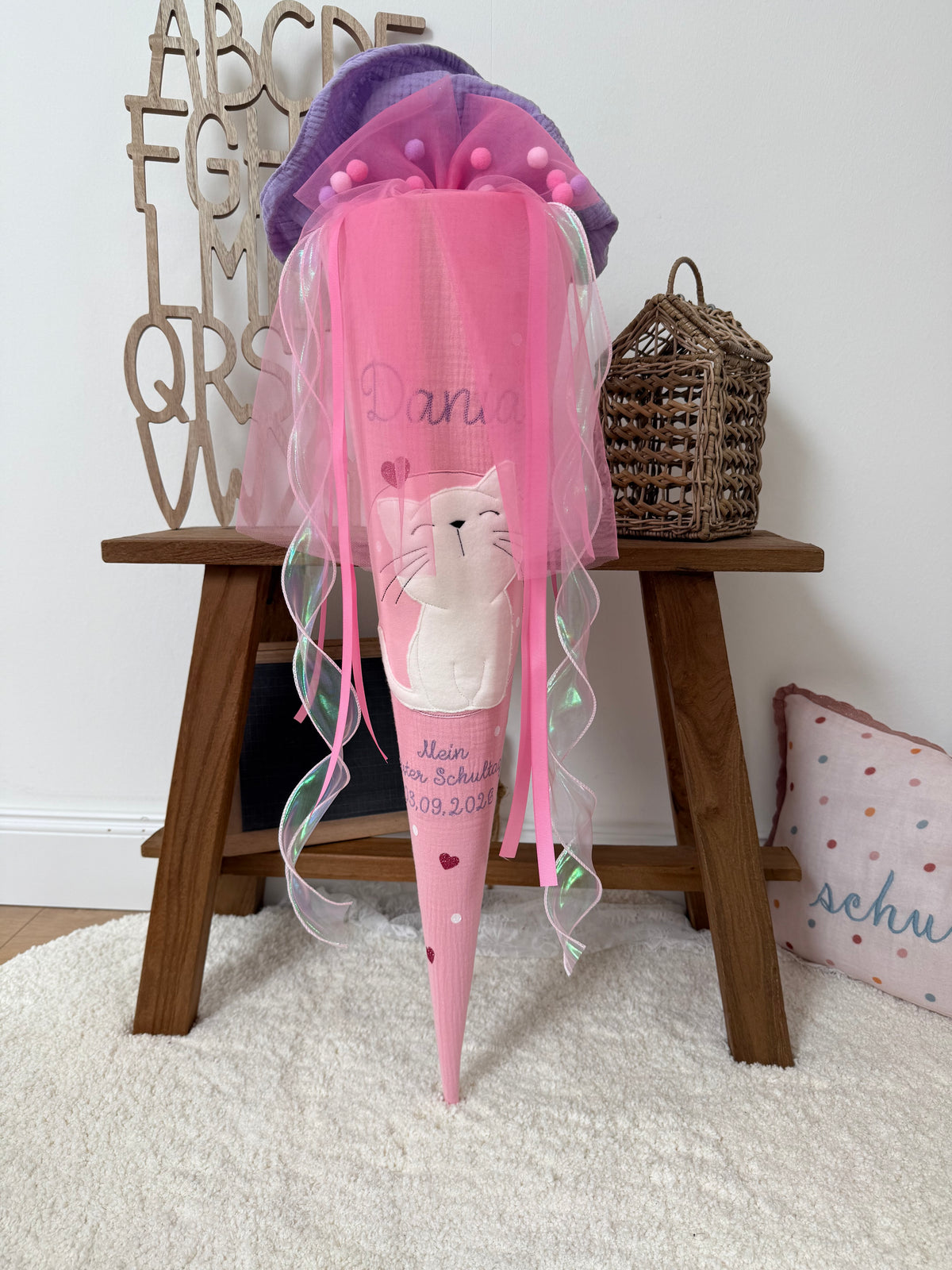 Musselin Schultüte 70 cm Rosa, Lila, Weiße Katze zur Einschulung für Mädchen, optional mit Pompon-Tüllschleife und Kissen