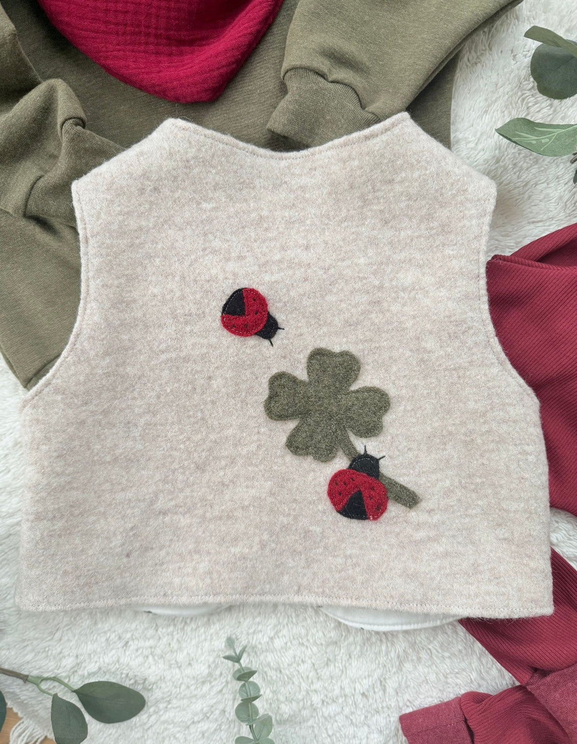 Weste | Wollwalk „Glücksbringer“ Kleeblatt Marienkäfer