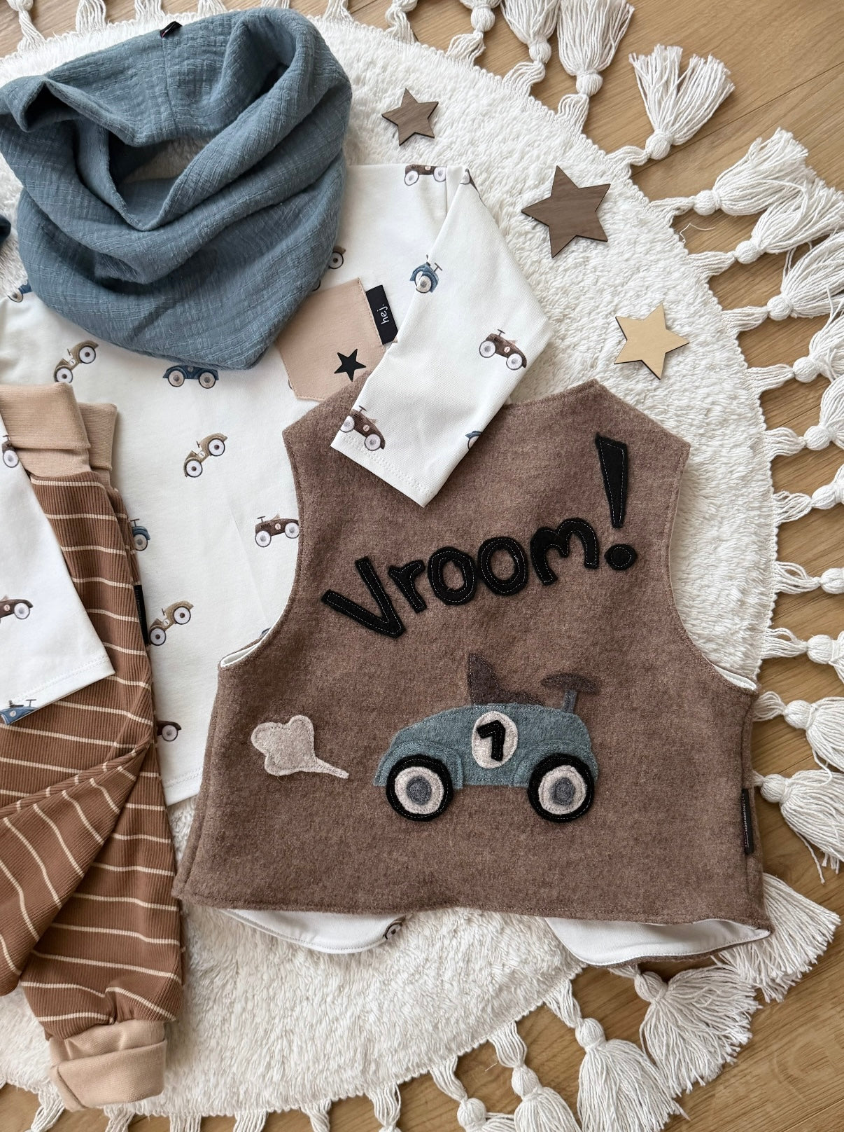 Handmade Weste Kinder | Merinowolle | Wollwalk | Walkweste | Auto Applikation