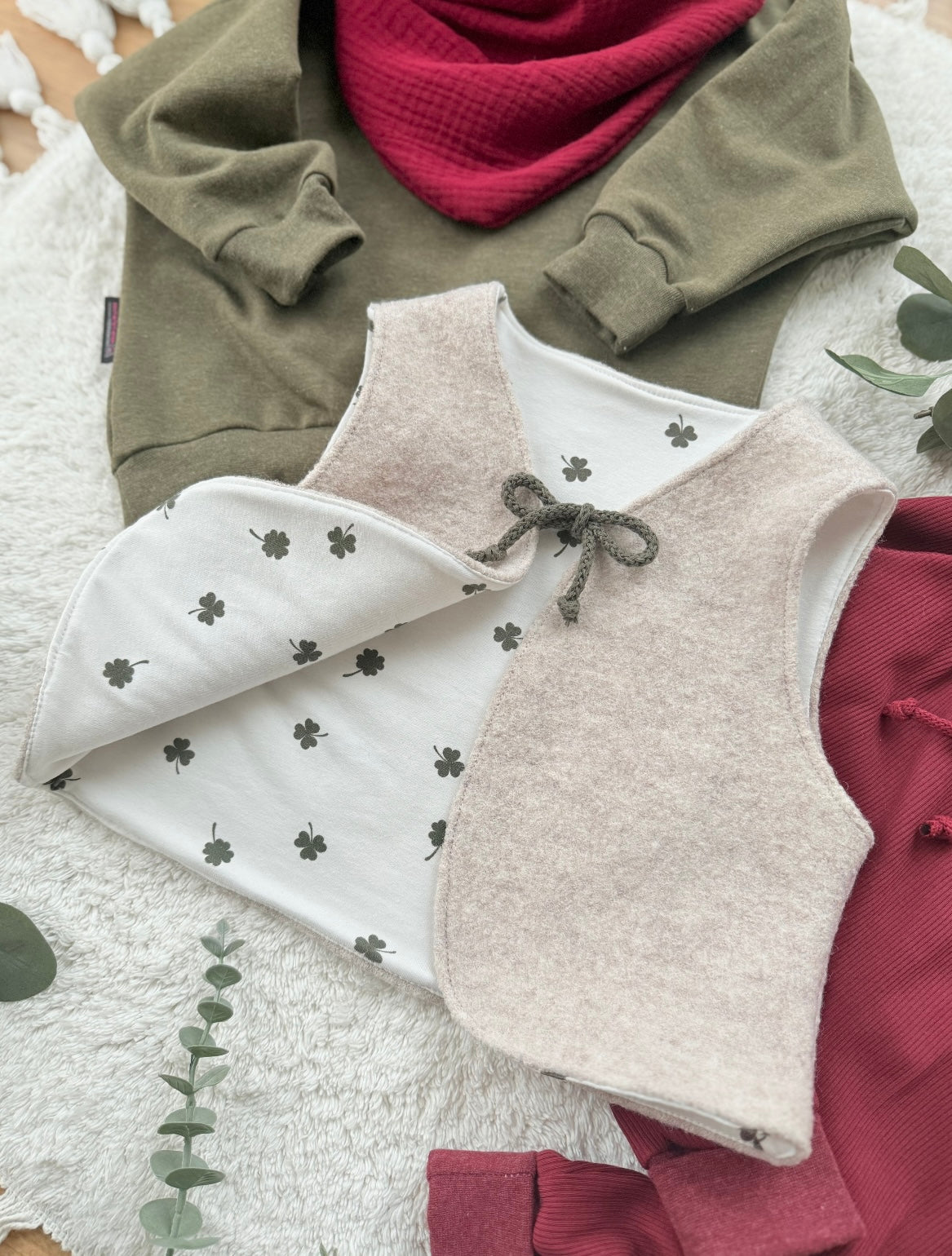 Weste | Wollwalk „Glücksbringer“ Kleeblatt Marienkäfer