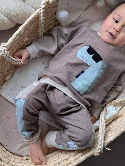 Oversized Kinder Sweater aus Sommersweat mit Dino Applikationen, Pullover für Jungen